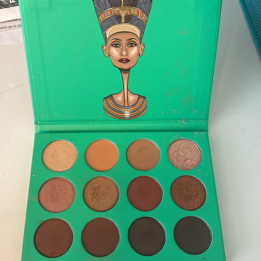 The Nubian by Juvia’s Eyeshadow Palette